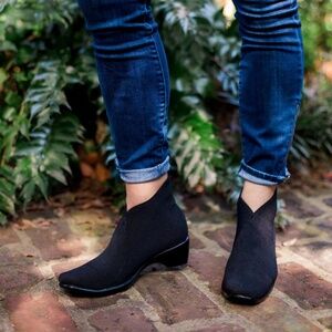 Charleston Shoe Company Ankle Boots (almost new)